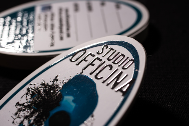 Oval UV business cards Studio Officina close-up Oval-cut UV business cards for Studio Officina tattoo with skull illustration in teal ink. Sprint24.