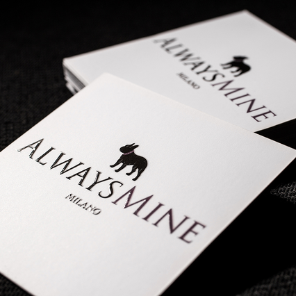 Premium white business cards with minimalist design and glossy UV varnish for luxury jewellery. Sprint24.