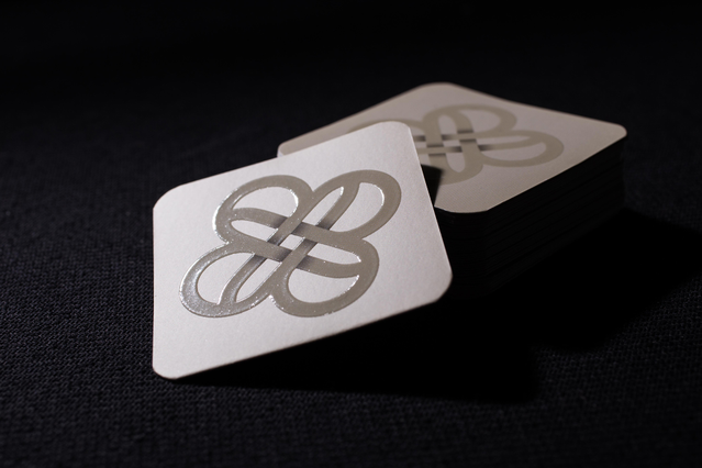 Premium UV business cards with rounded corners and clean logo designs for distinctive branding. Sprint24.